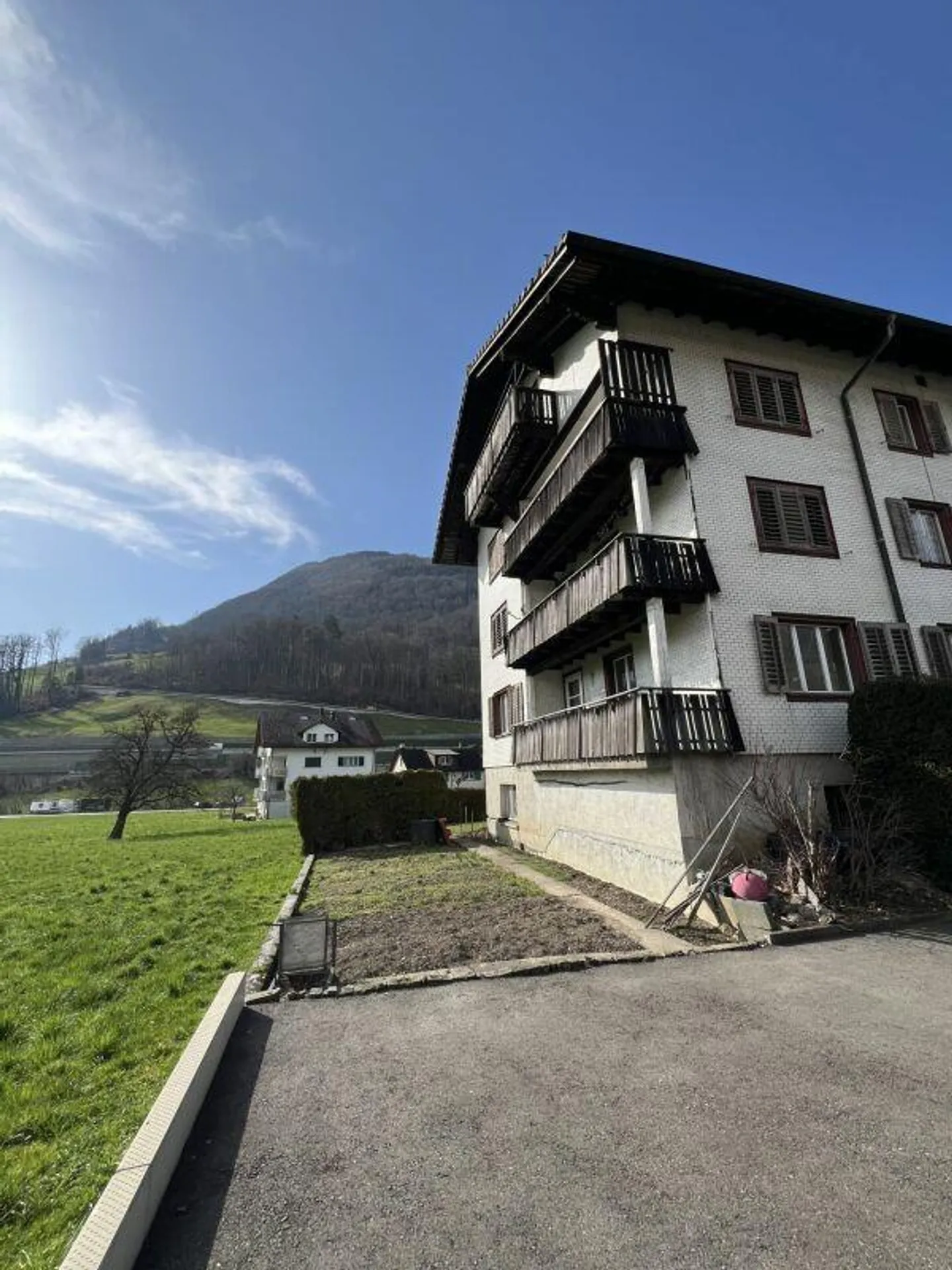 Charming 5-Room Apartment - Photo 9 of 9