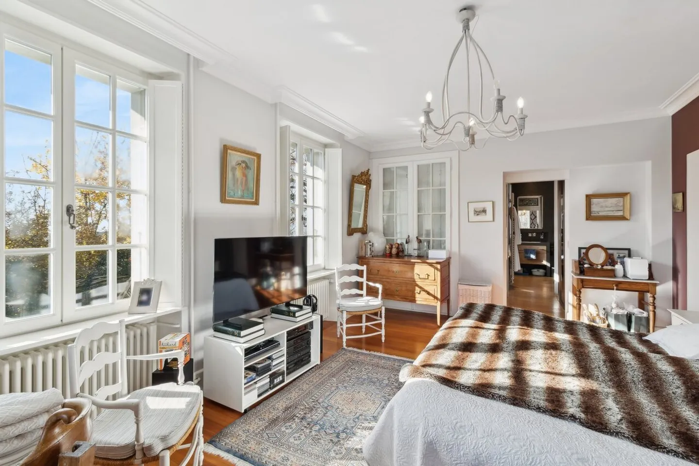 Master House in Lausanne – Timeless Elegance and Private Park - Photo 8 of 19