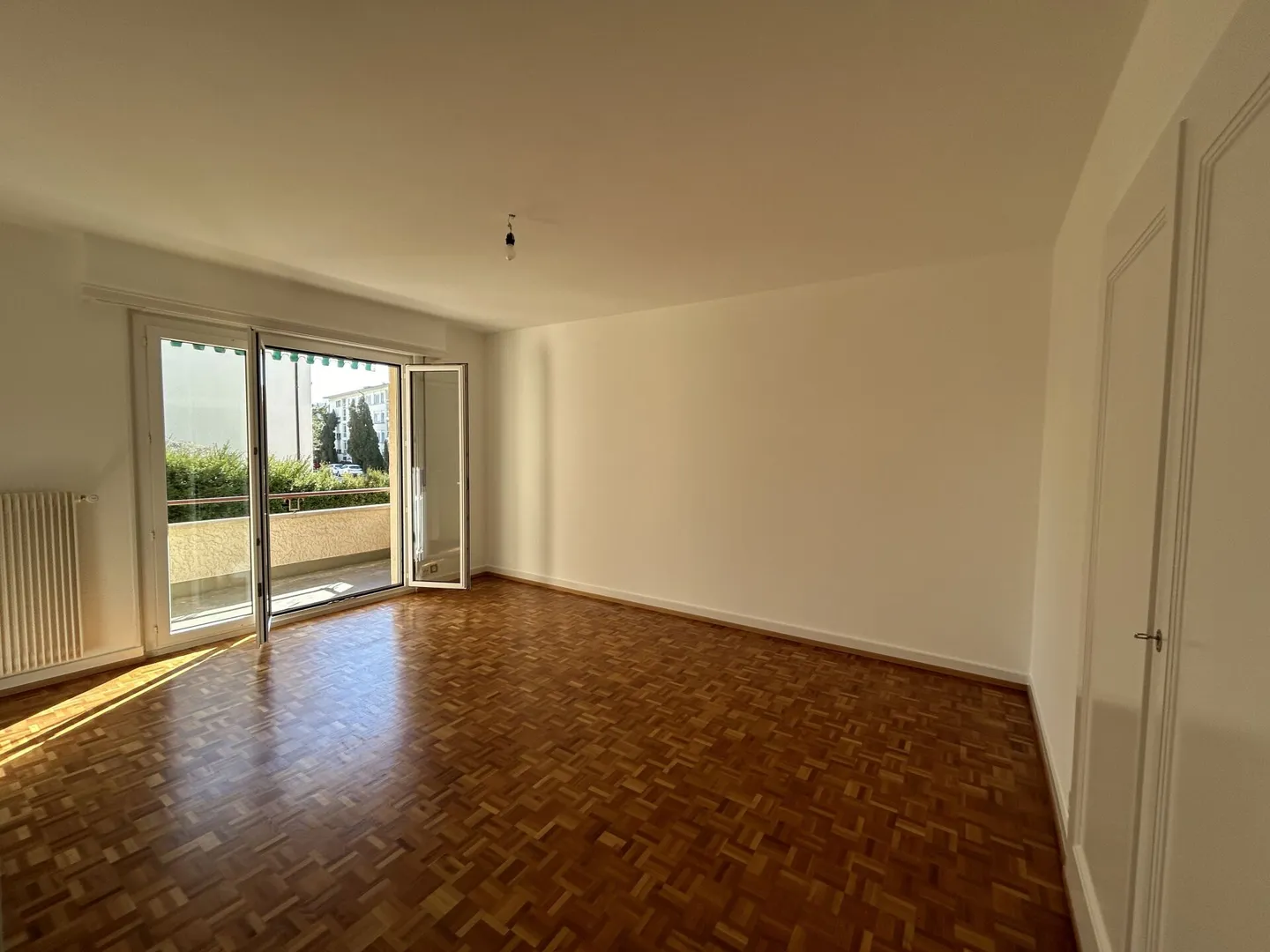 Beau 2.5 pièces à deux pas du lac ! - Photo 4 sur 7