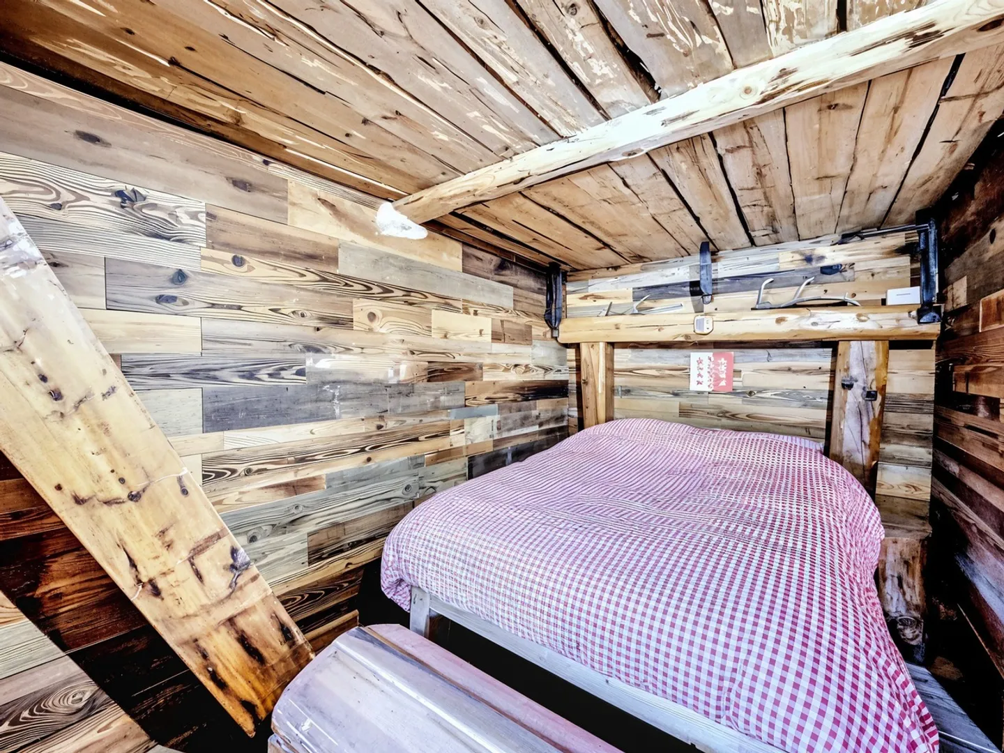 «Komplett renoviertes Chalet in idyllischer Umgebung» - Foto 14 von 16