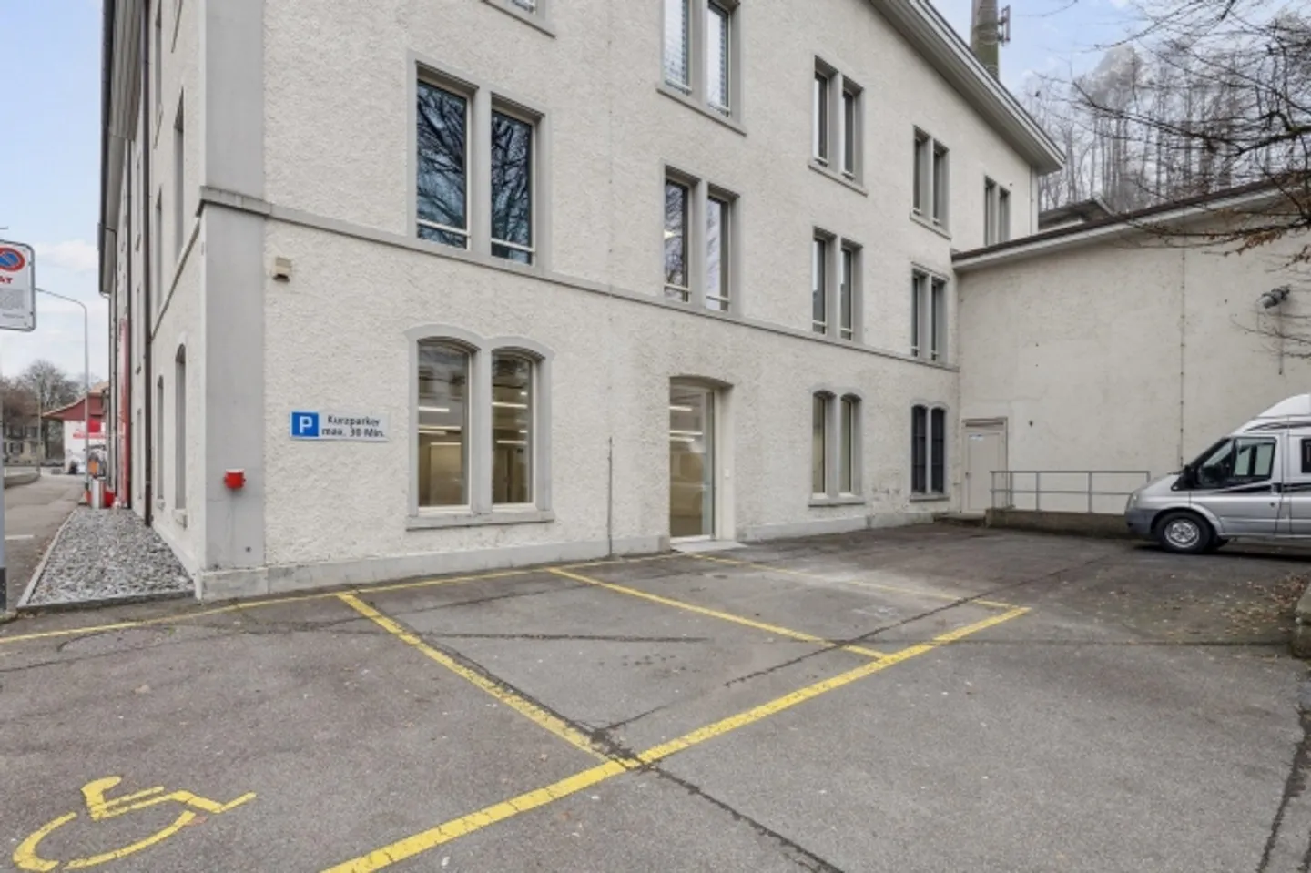 Spazio commerciale in una posizione ad alto traffico - Foto 1 di 13