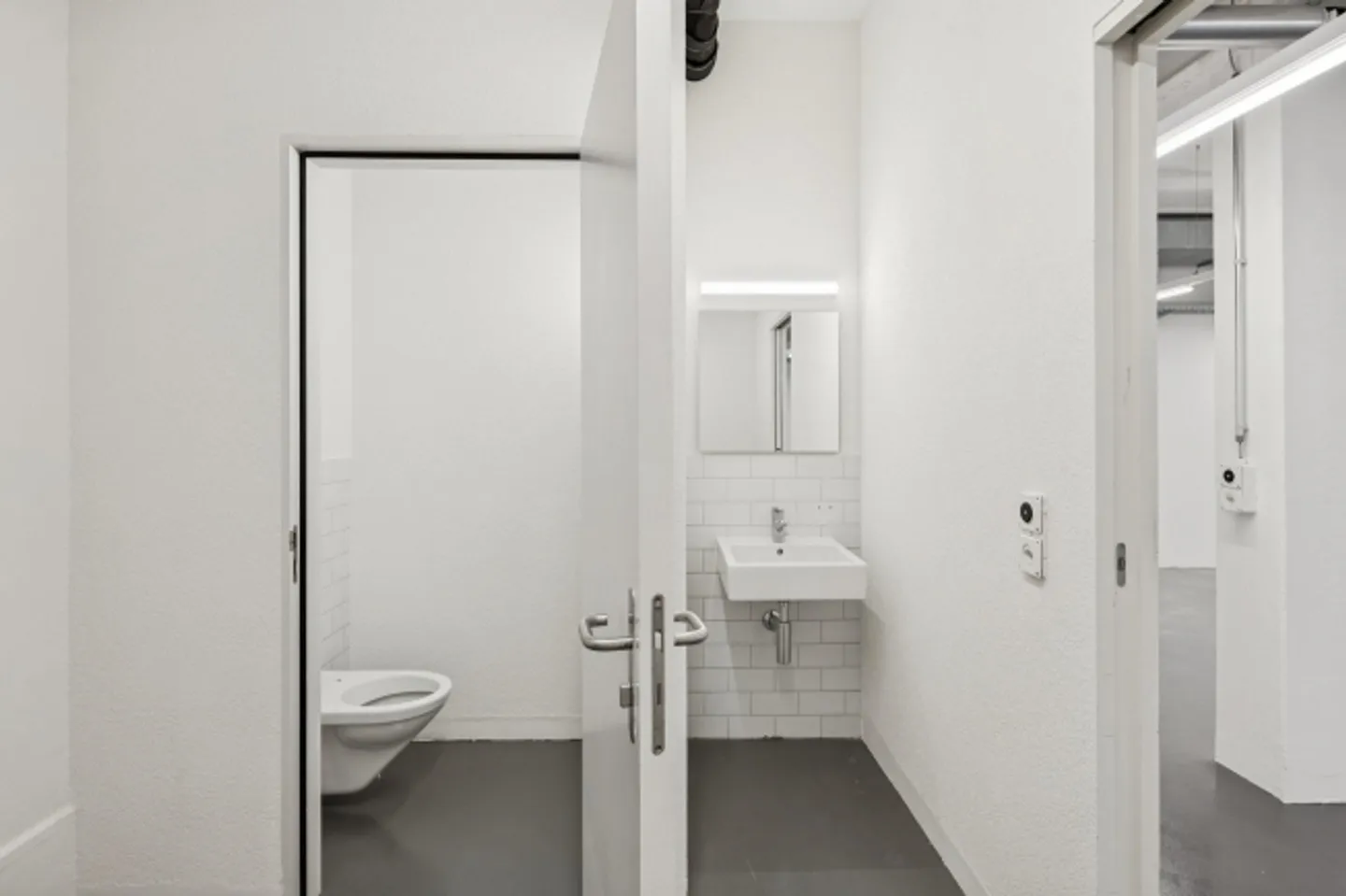 Spazio commerciale in una posizione ad alto traffico - Foto 9 di 13