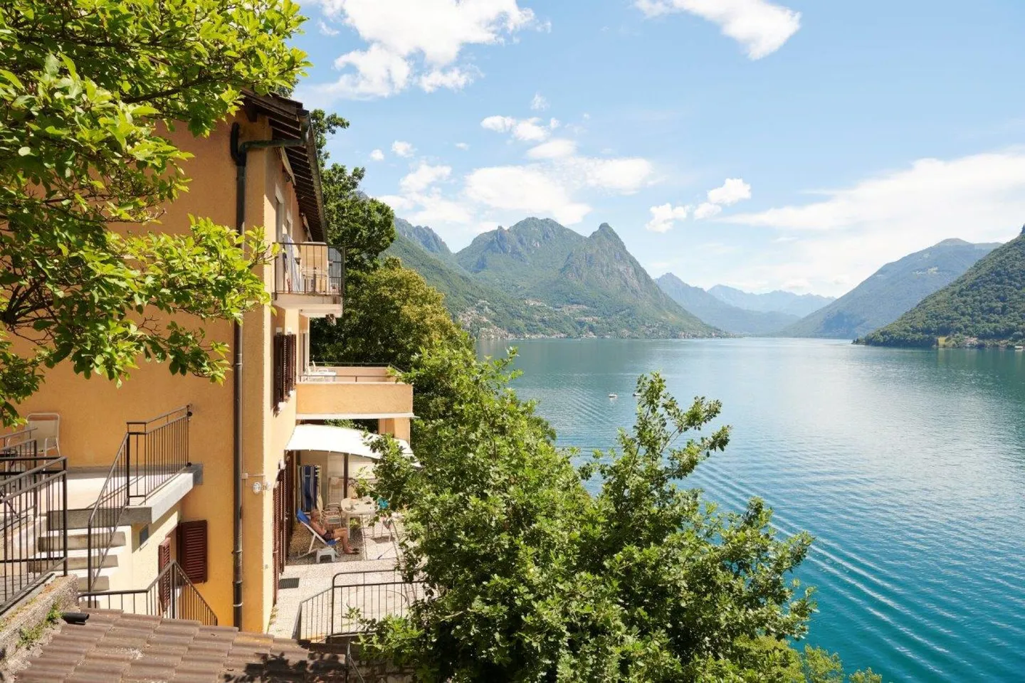 Einzigartige Gelegenheit: einkommensproduzierende Immobilie mit 7 Wohnungen am See mit privatem Zugang - Foto 1 von 4