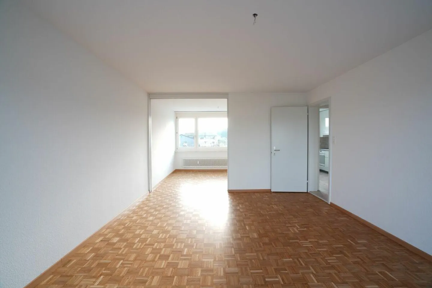 Cozy 3.5 Room Apartment Seeks New Tenant - Photo 2 of 8