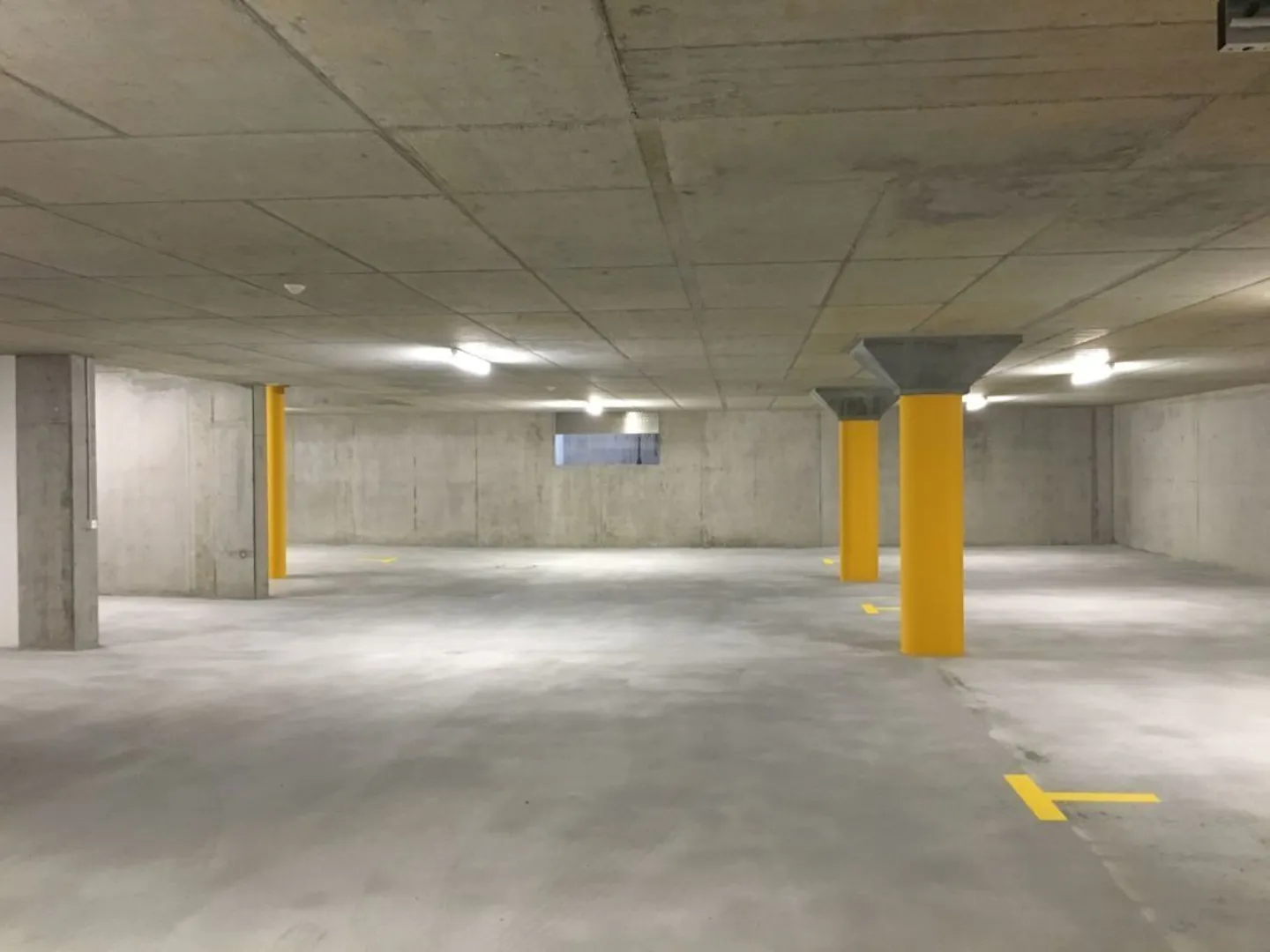 Moderner Tiefgaragenplatz - Foto 1 von 4