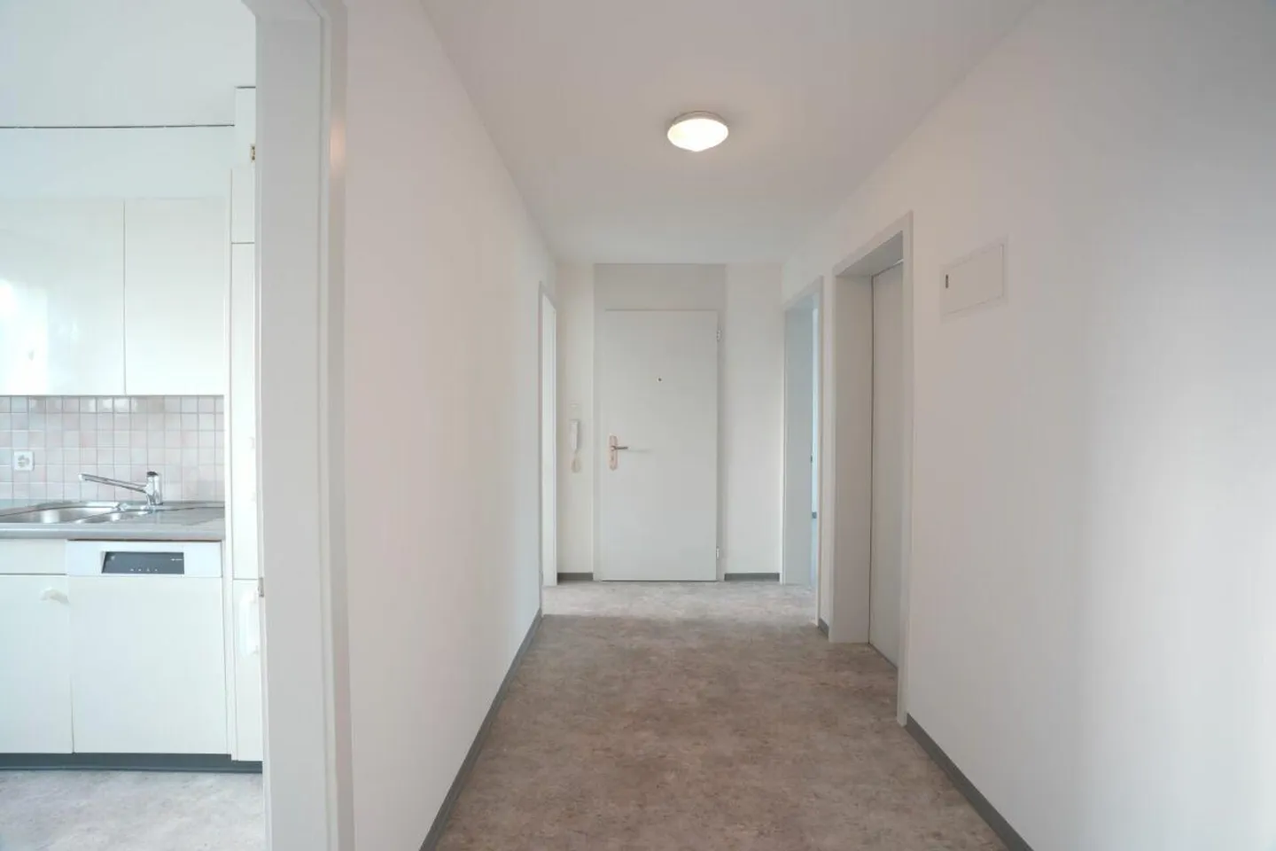 Cozy 3.5 Room Apartment Seeks New Tenant - Photo 6 of 8