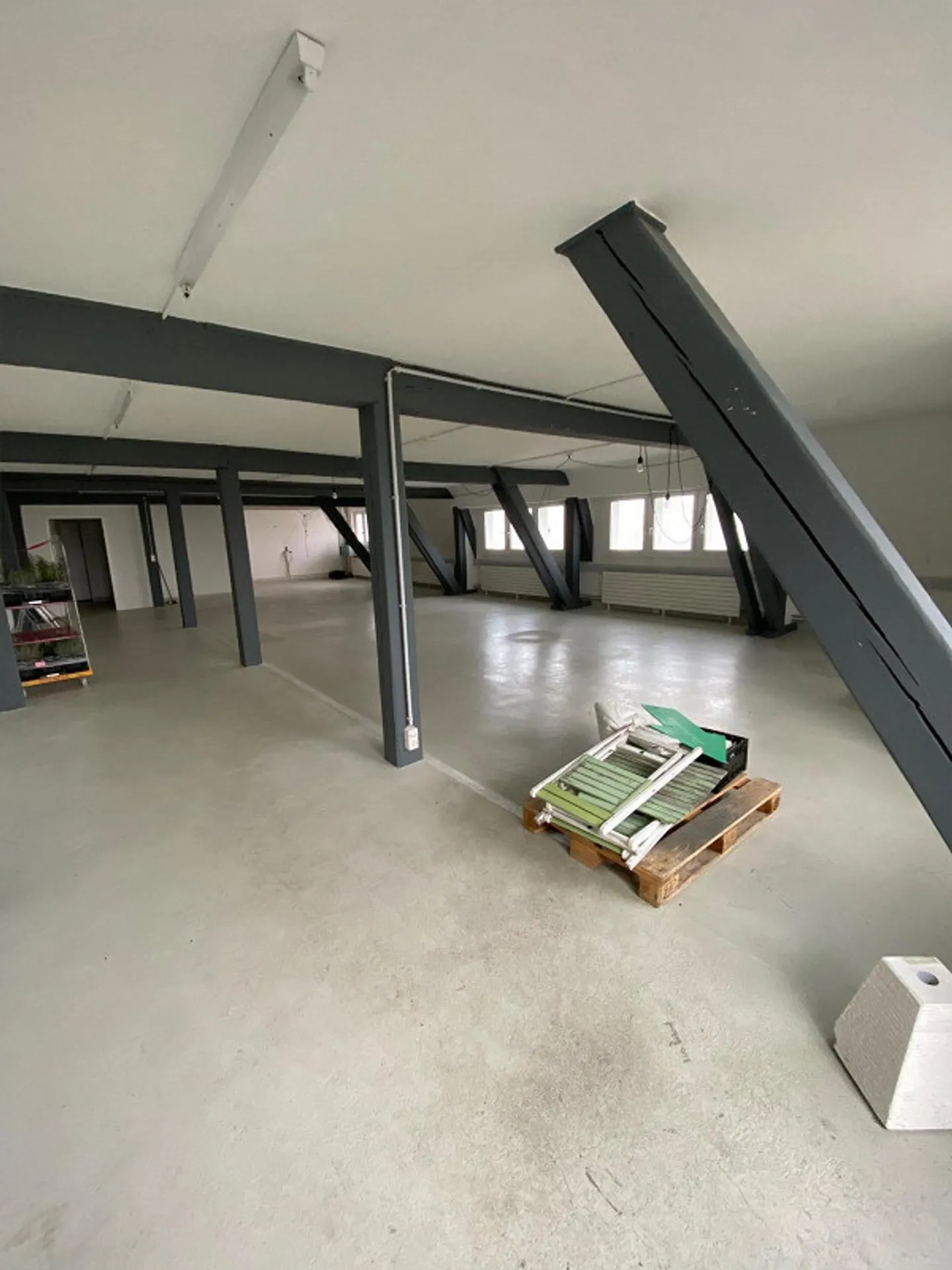 141 m2 - Büro mit Dachstockfeeling und eigener Terrasse - Foto 3 von 9