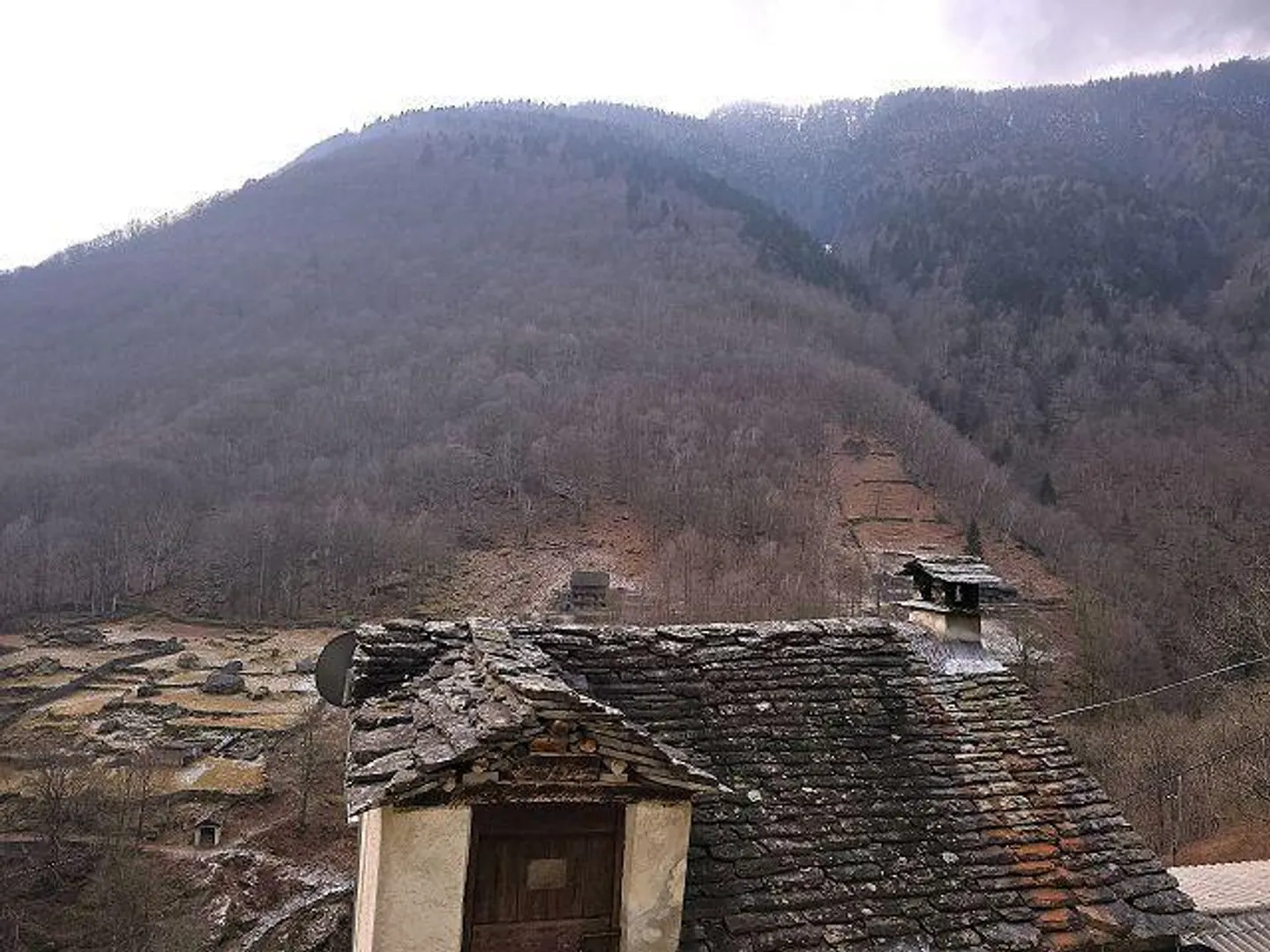 Grande maison tessinoise de 9 pièces avec terrain - Photo 28 sur 33
