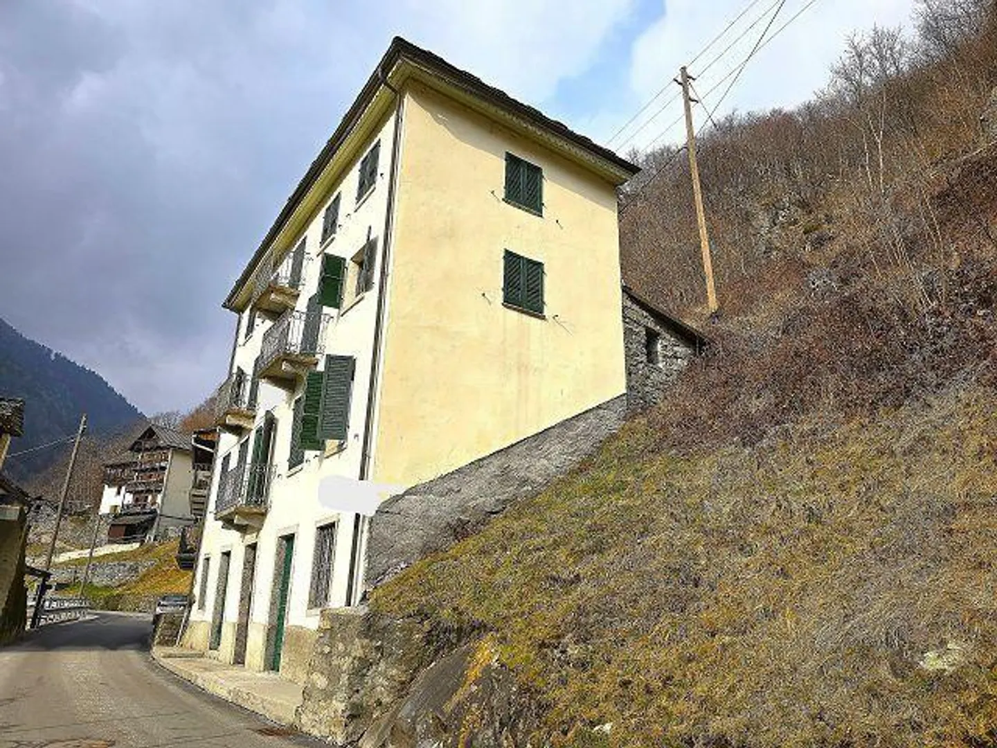 Grande maison tessinoise de 9 pièces avec terrain - Photo 31 sur 33
