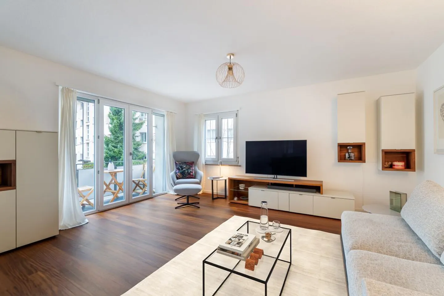 Zurich, Quartier 3 : Vie moderne avec balcon dans un environnement urbain - Photo 1 sur 5