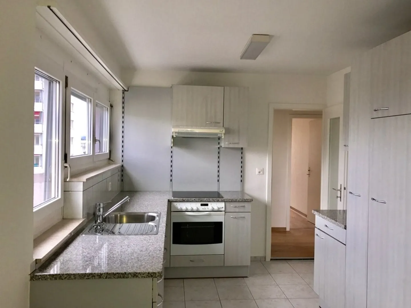 Appartement 3.5 pièces près de la gare - 8640 Rapperswil-Jona - Photo 3 sur 6