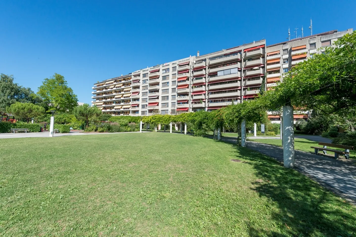 Grand-Lancy - indoor parking space - Photo 1 of 2