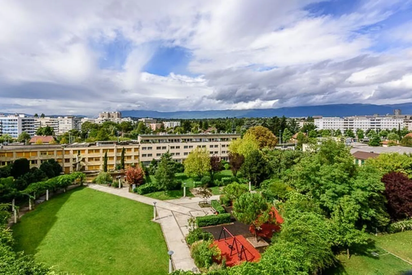 Grand-Lancy - indoor parking space - Photo 2 of 2