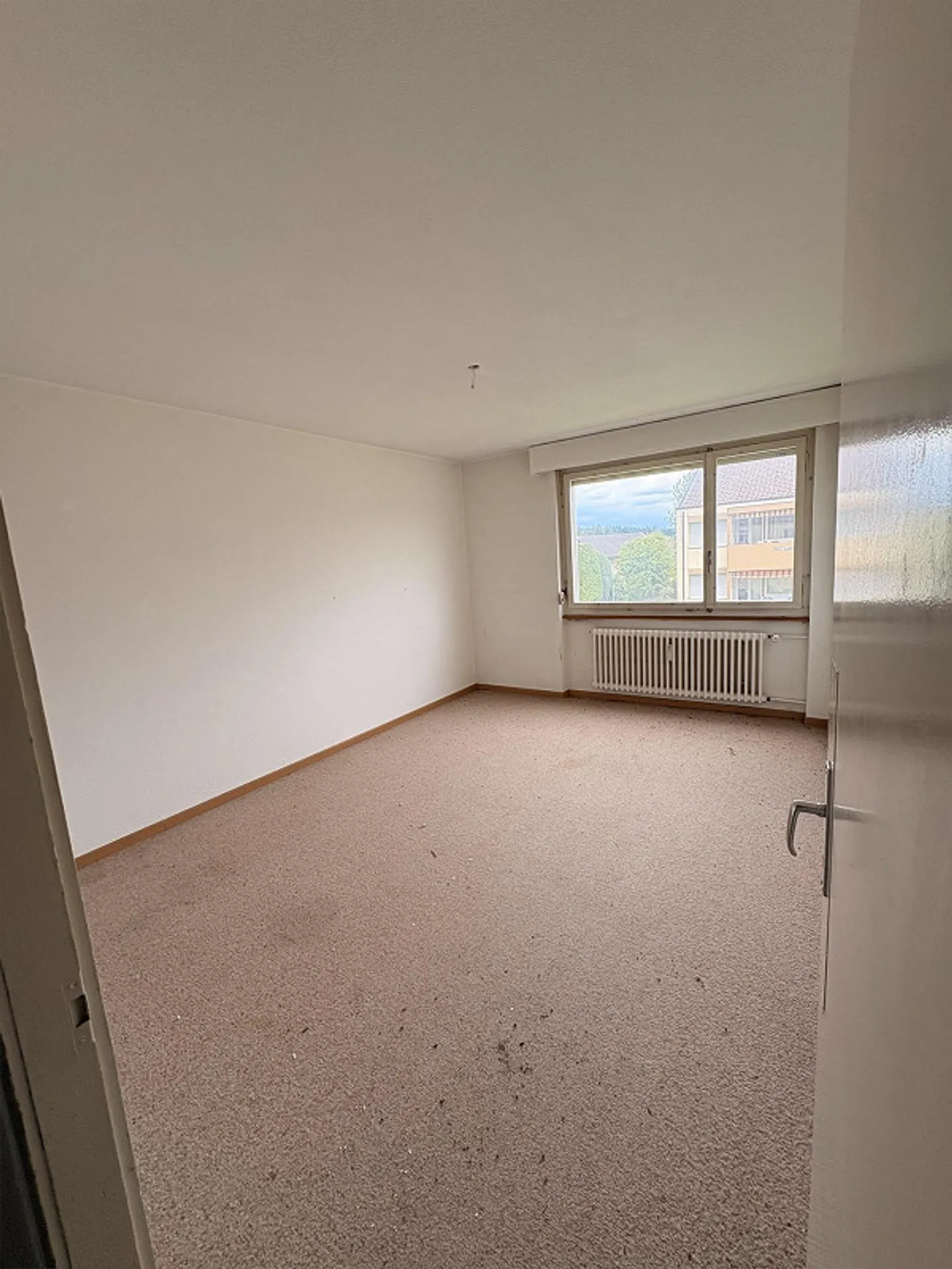 Affordable 2.5-room apartment with balcony - Photo 1 of 5