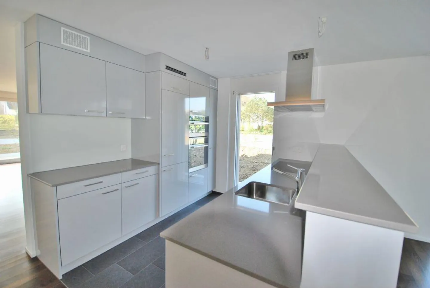 APPARTEMENT MODERNE - STANDARD DE CONSTRUCTION HAUT DE GAMME GARANTI - Photo 3 sur 11