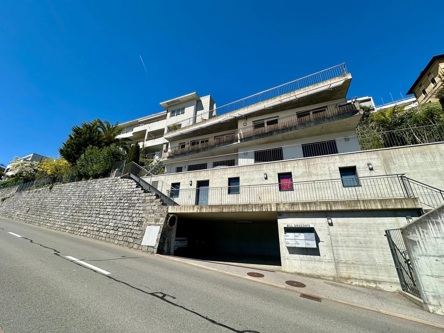 Exclusive 5.5-room duplex apartment with panoramic terrace in prime location - Photo 2 of 17