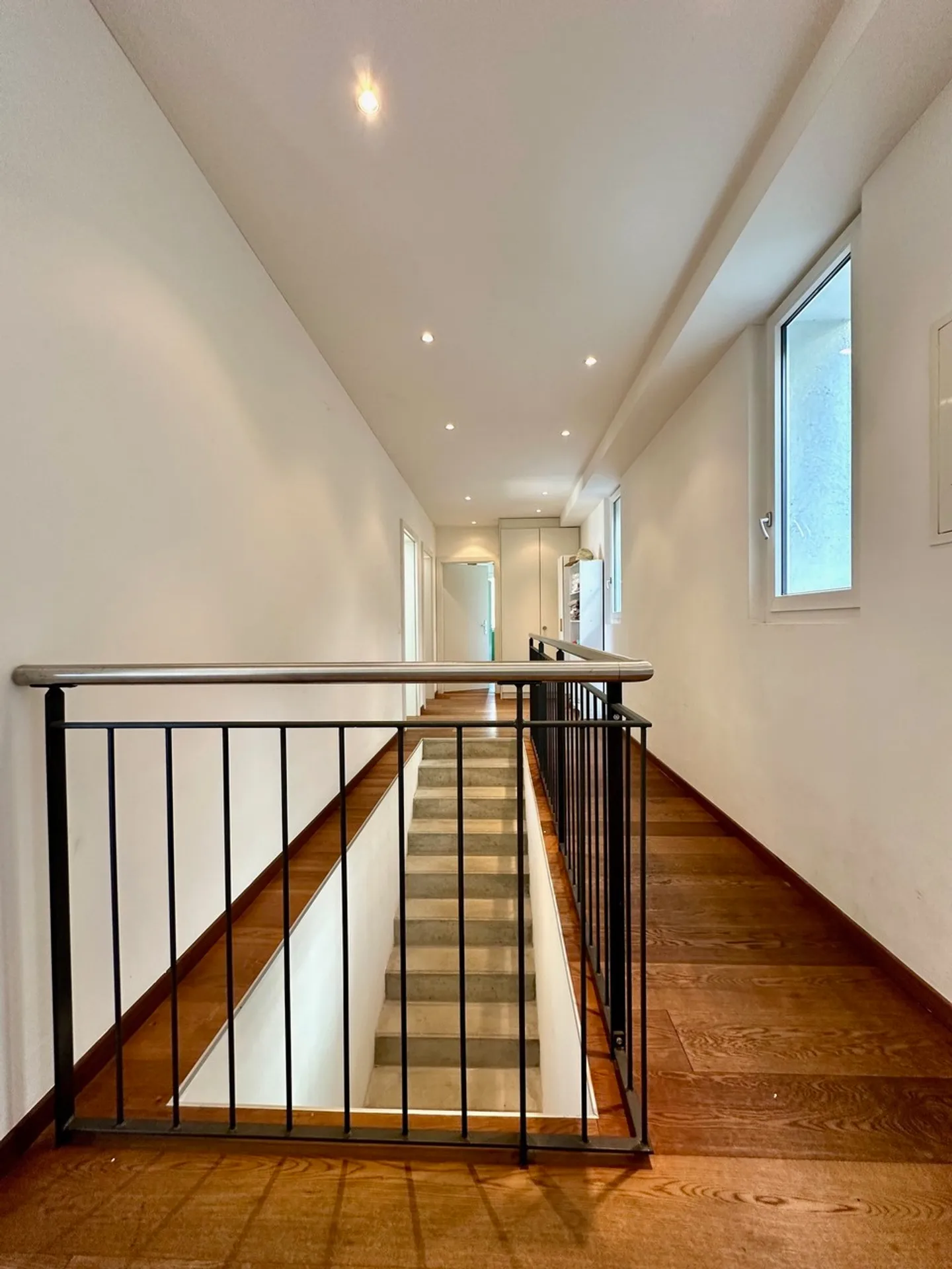 Exclusive 5.5-room duplex apartment with panoramic terrace in prime location - Photo 7 of 17