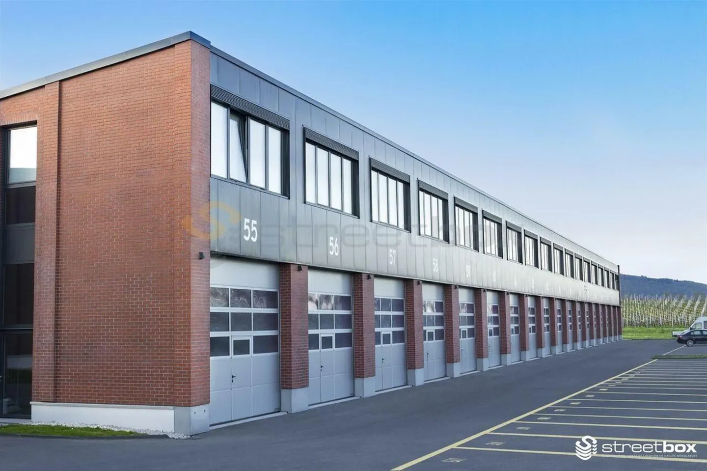 Box de rue d'angle 115 m2 très bien situé ! Box n° 34 - Photo 2 sur 4