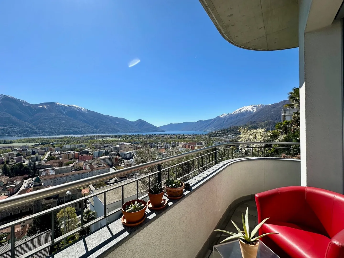 Exclusive 5.5-room duplex apartment with panoramic terrace in prime location - Photo 12 of 17