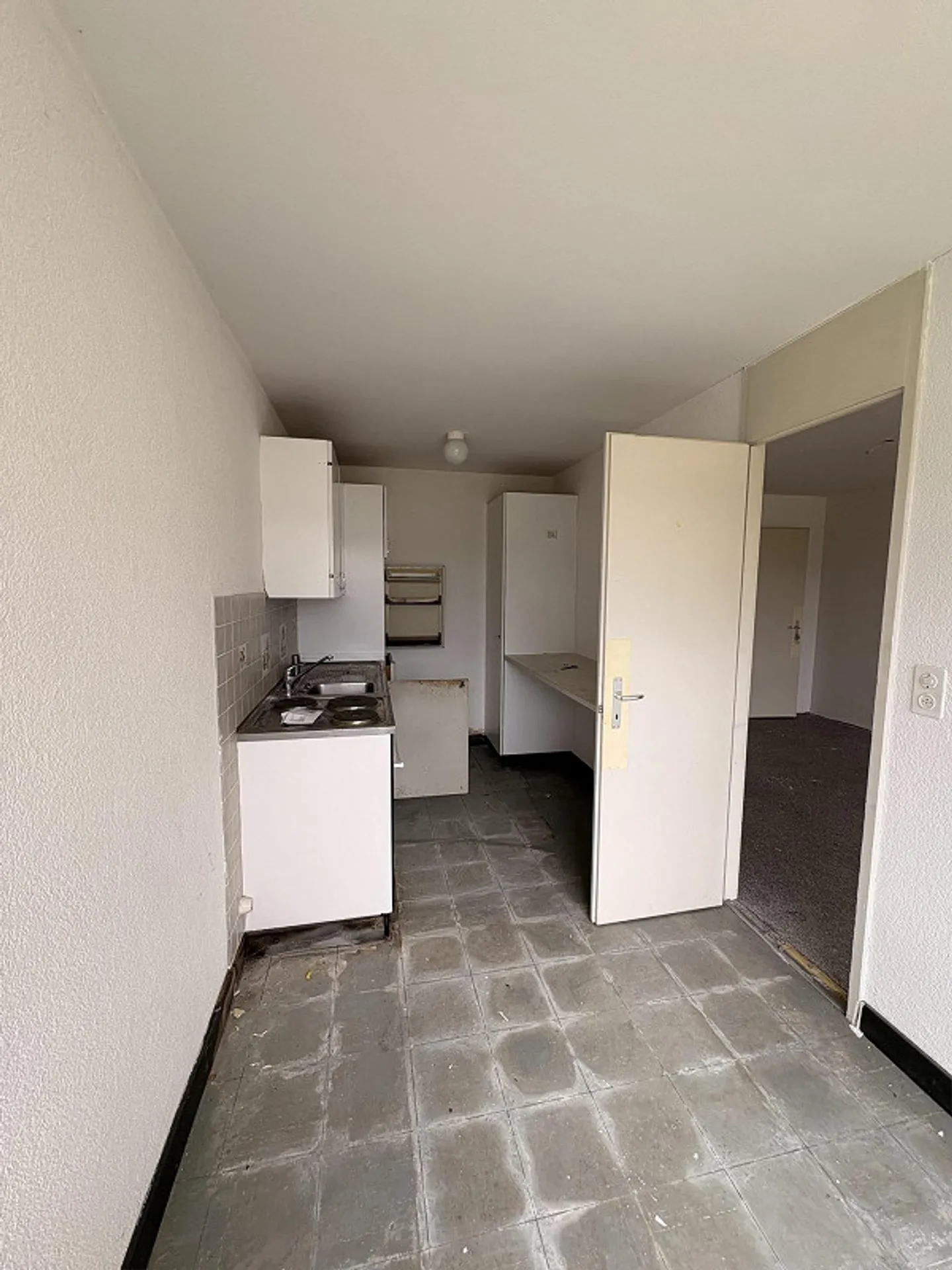Affordable 2.5-room apartment with balcony - Photo 4 of 5