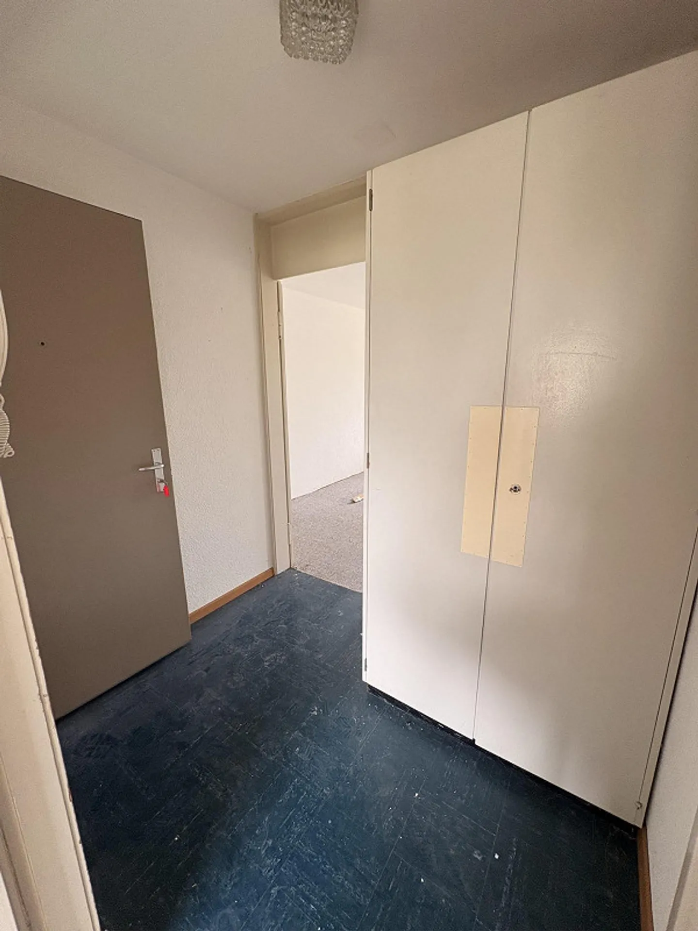 Affordable 2.5-room apartment with balcony - Photo 5 of 5