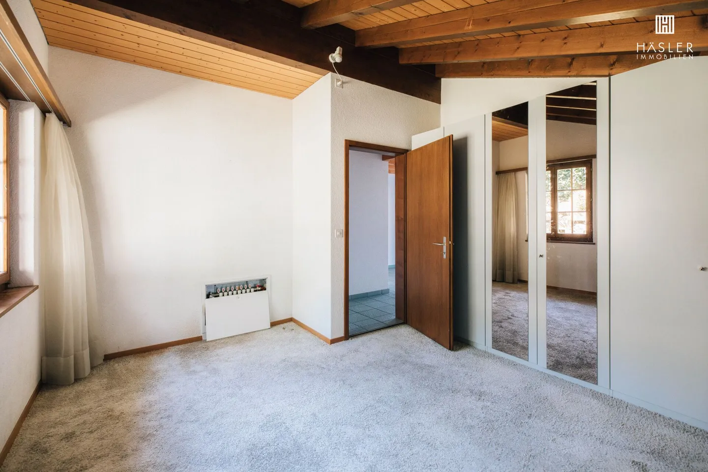 Spacious 4½-room penthouse apartment with lake and mountain views - Photo 10 of 14