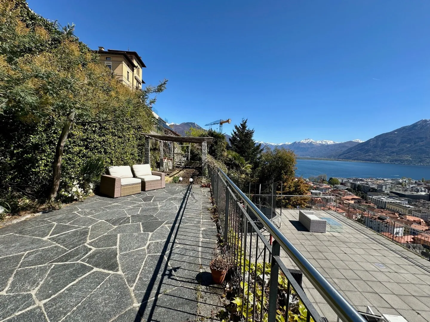 Exclusive 5.5-room duplex apartment with panoramic terrace in prime location - Photo 14 of 17