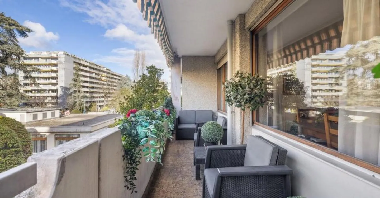 Flowery 6-Room Crossing Apartment - Photo 10 of 10