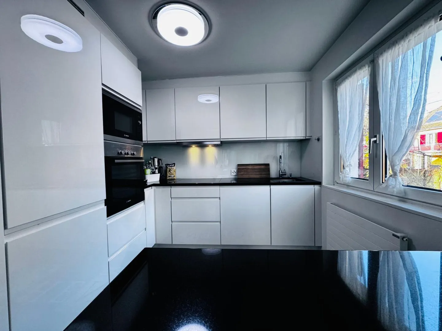 Maison de ville d'angle 3,5 pièces à Muttenz - modernisée, grand jardin dans un emplacement idéal - Photo 2 sur 18