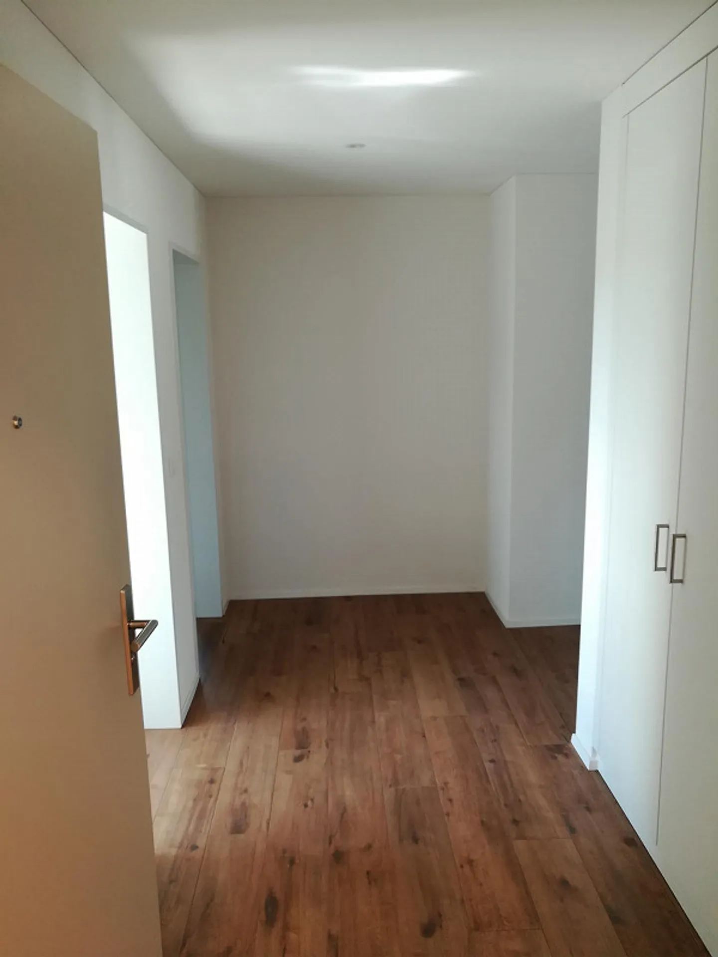 Appartamento luminoso di 4,5 stanze con vista lago in affitto - Foto 9 di 14