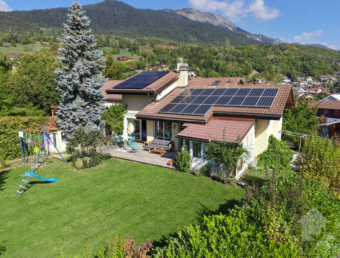 «Superbe villa de 5.5 pièces, calme, vue top et ensoleillement optimal» - Photo 1 sur 13