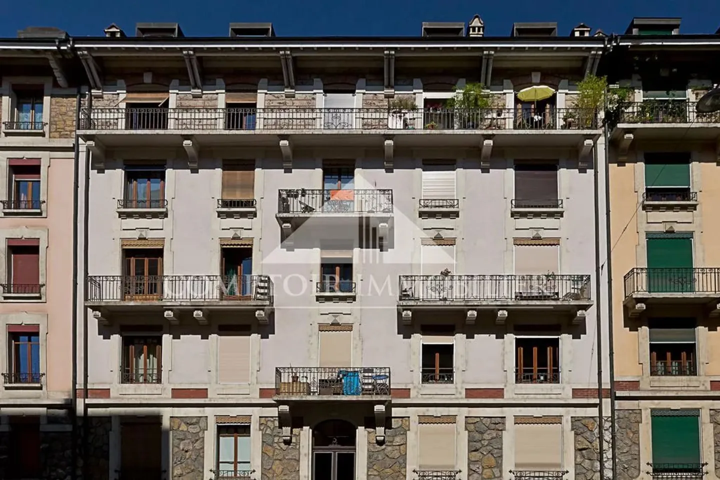 Appartement rénové au rez-de-chaussée - Photo 1 sur 1