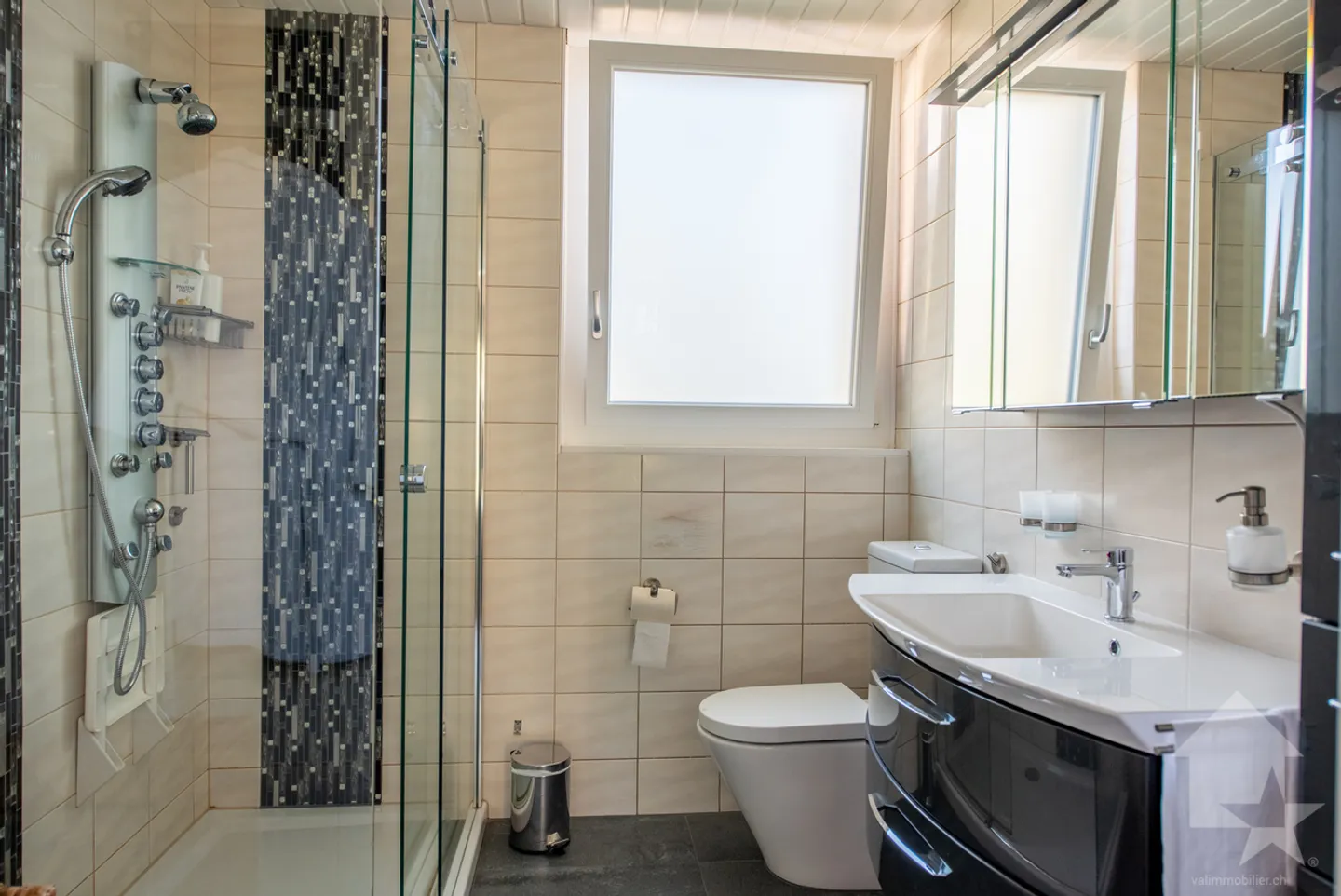 «Superbe villa de 5.5 pièces, calme, vue top et ensoleillement optimal» - Photo 8 sur 13