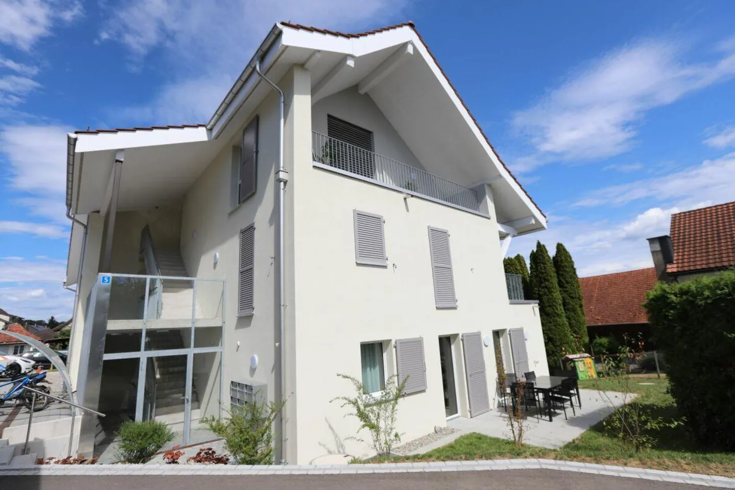 Modernes Apartment mit sonnigem Sitzplatz - Foto 8 von 10