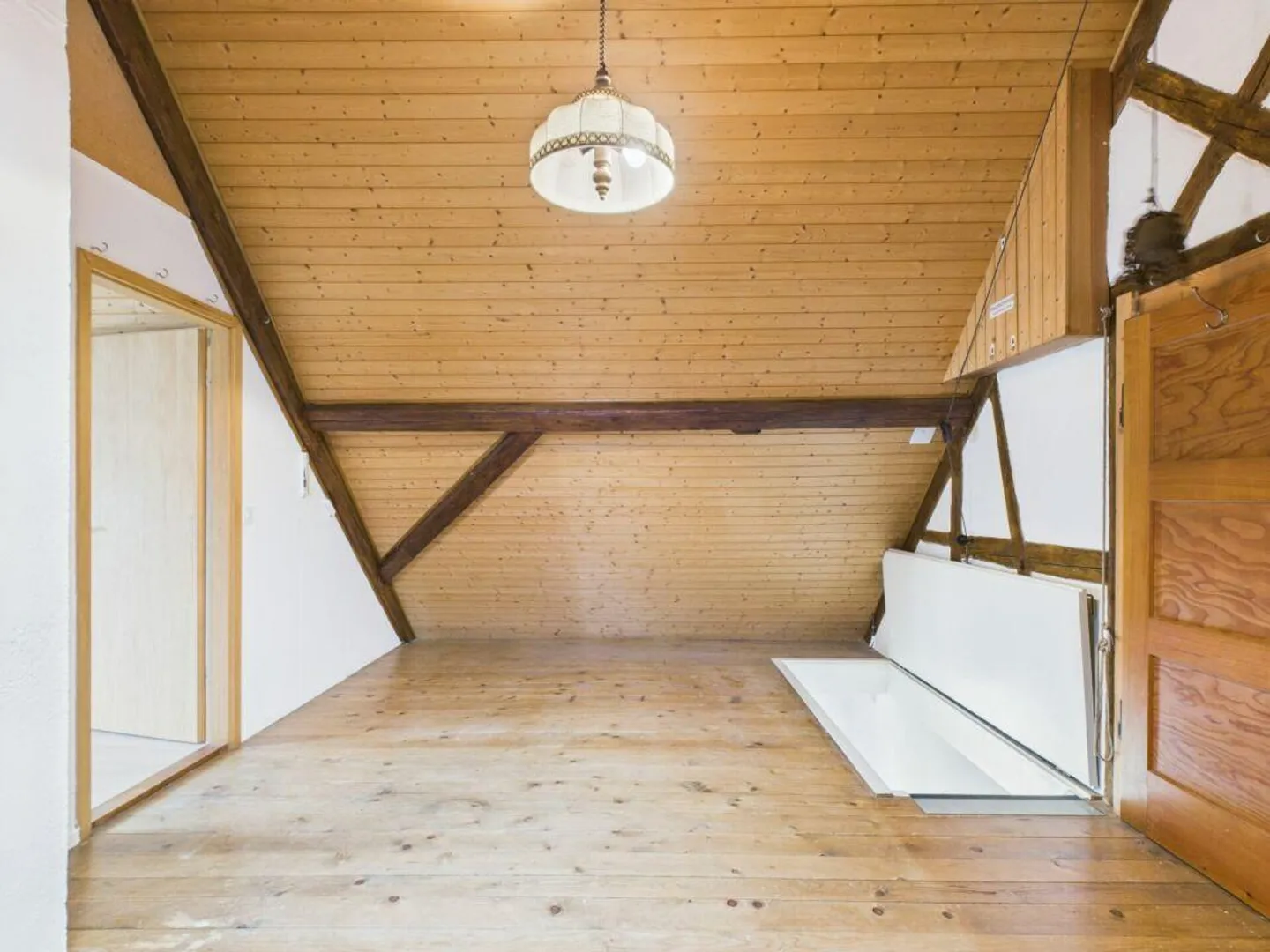 Small old half-timbered single-family house - Photo 10 of 12