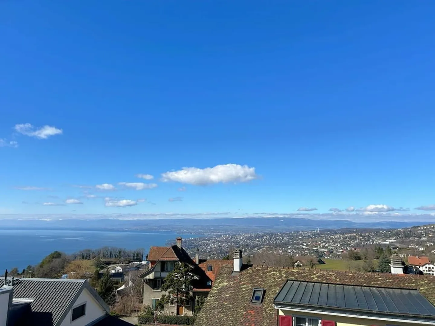 Grande maison avec une vue splendide sur le Lac et les Aples - Photo 1 sur 13