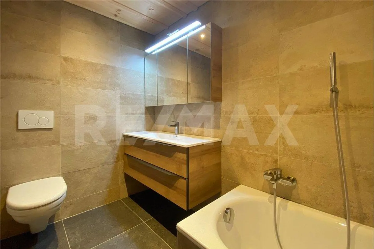 Renditeobjekt, ländlich gelegen und viel Sonne - Foto 8 von 13