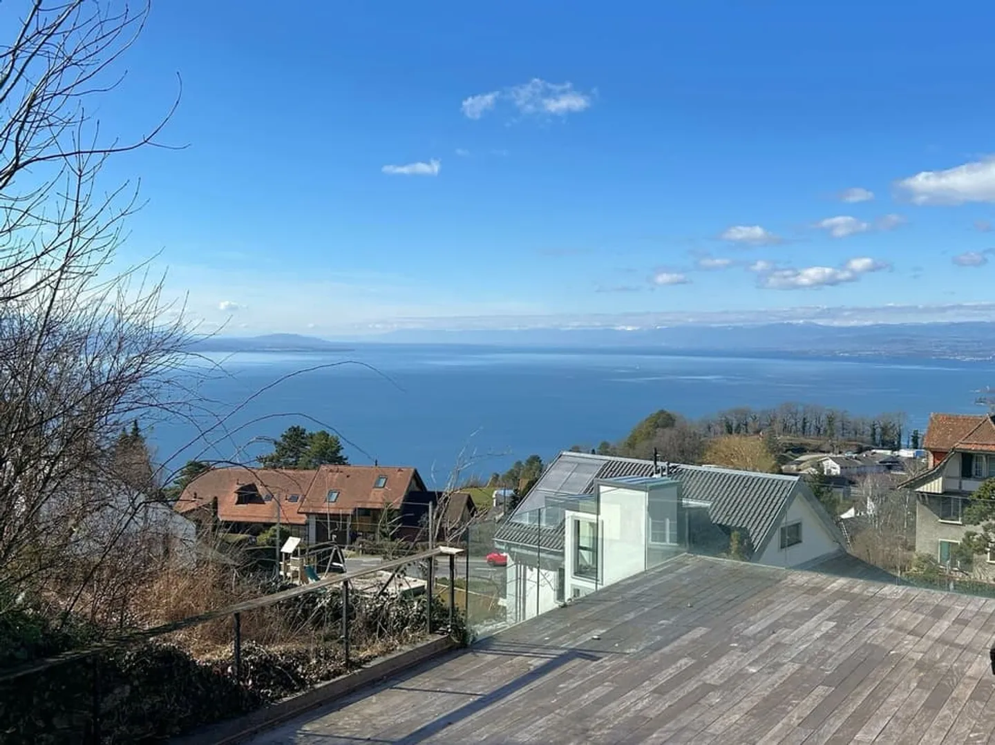 Grande maison avec une vue splendide sur le Lac et les Aples - Photo 3 sur 13