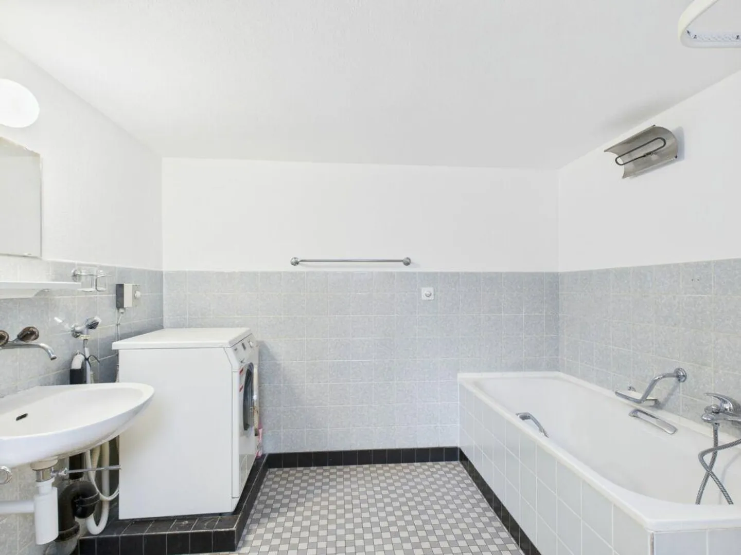 Small old half-timbered single-family house - Photo 5 of 12