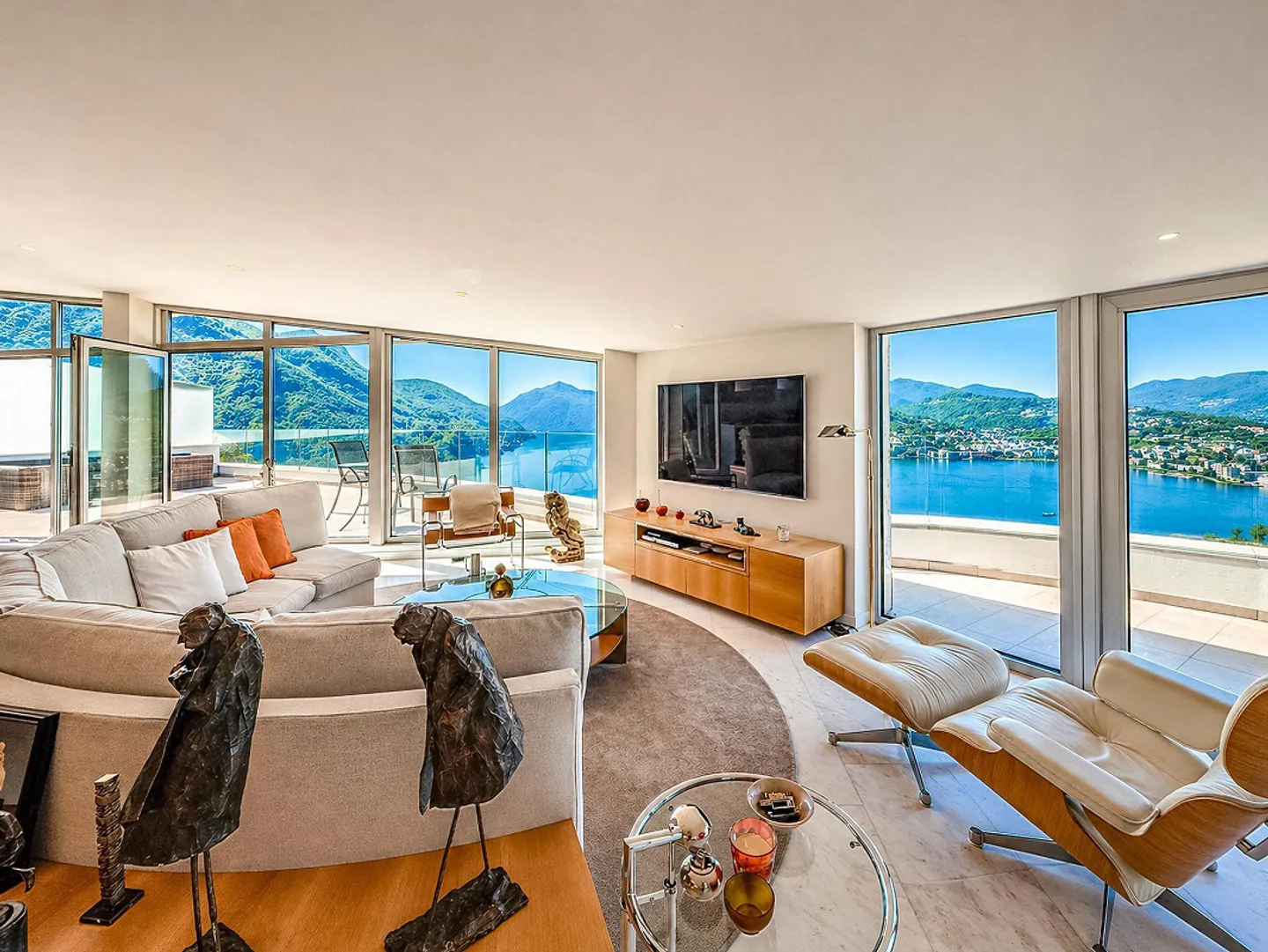 Appartamento Duplex di Lusso con Vista Lago - Foto 1 di 8