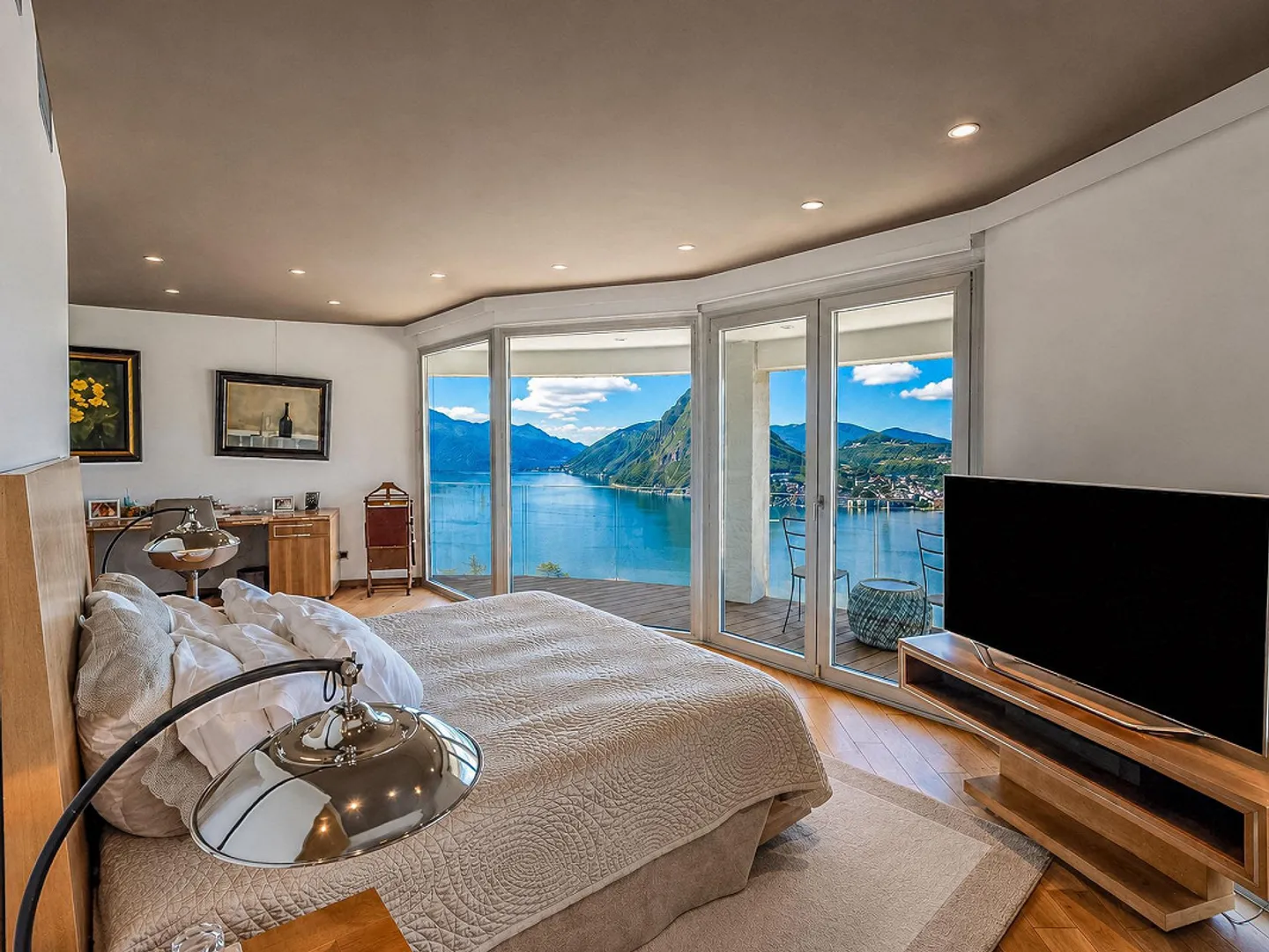 Appartamento Duplex di Lusso con Vista Lago - Foto 4 di 8