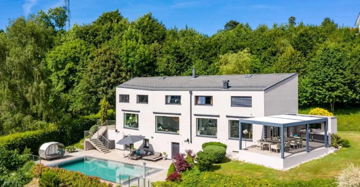 Modern luxury villa of over 350 m² with lake view - Photo 1 of 12