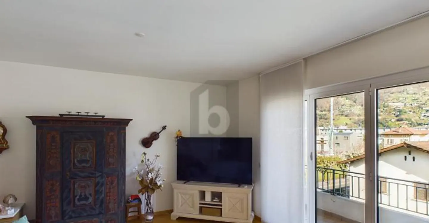 IN THE CENTER, SPACIOUS AND MODERN - Photo 3 of 5