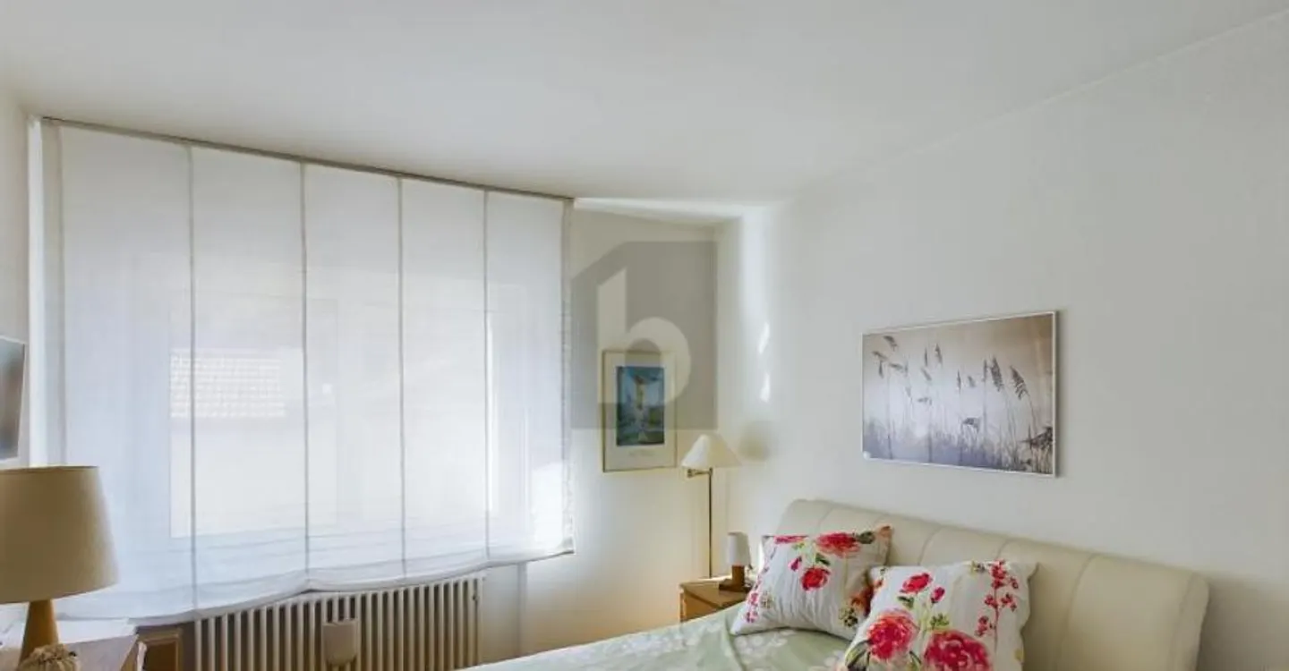 IN THE CENTER, SPACIOUS AND MODERN - Photo 4 of 5