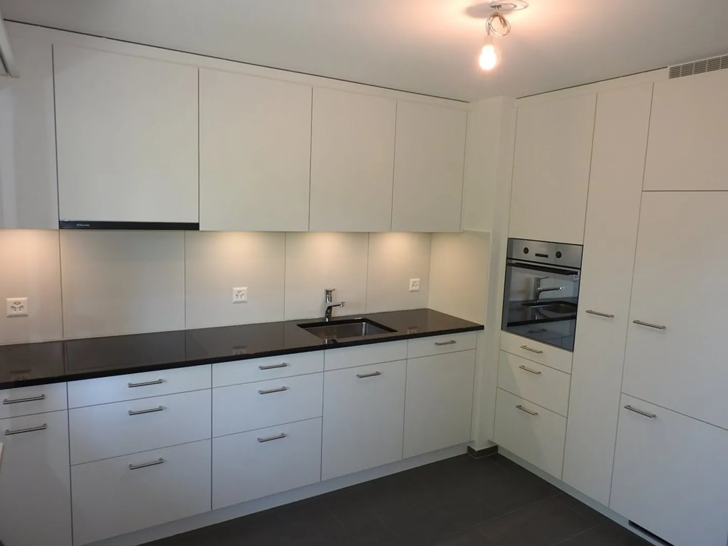 Attraktives renoviertes Doppeleinfamilienhaus - Foto 2 von 11