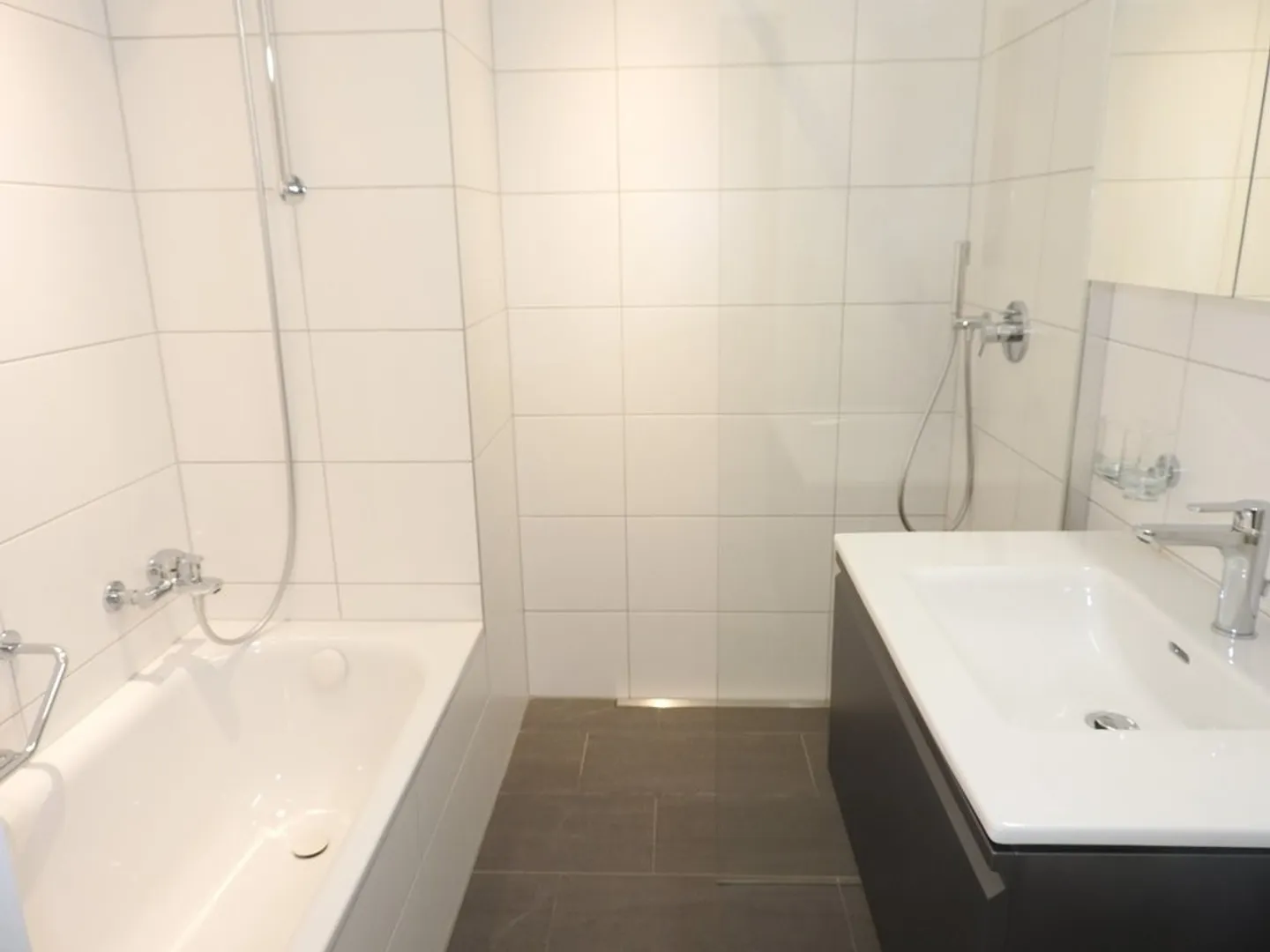 Attraktives renoviertes Doppeleinfamilienhaus - Foto 3 von 11