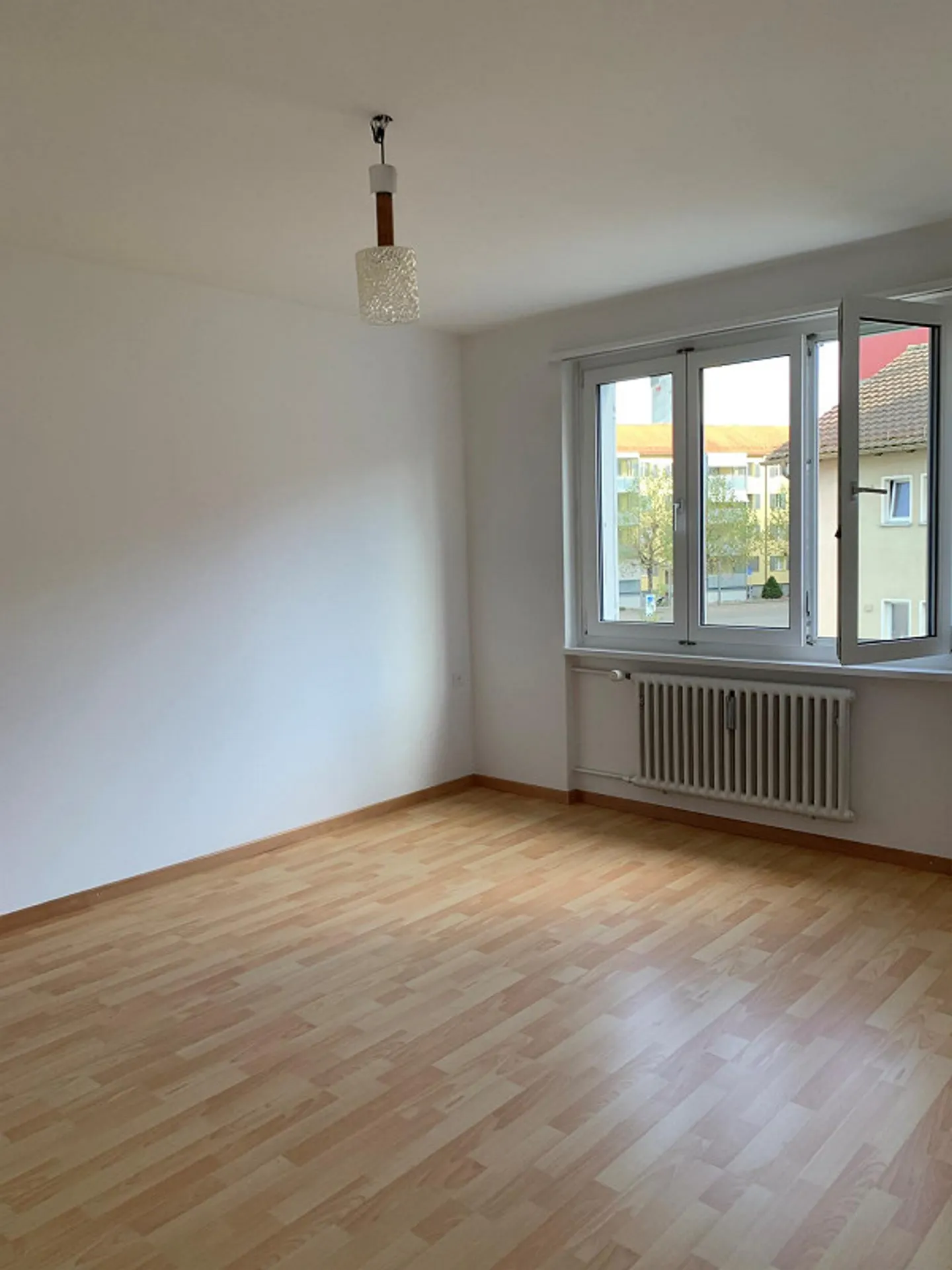 Frisch Renovierte Wohnung - Foto 2 von 6