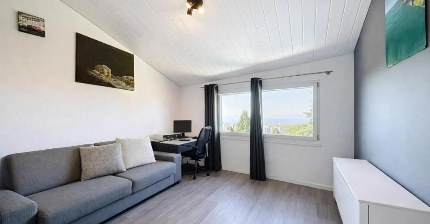 Modern luxury villa of over 350 m² with lake view - Photo 11 of 12