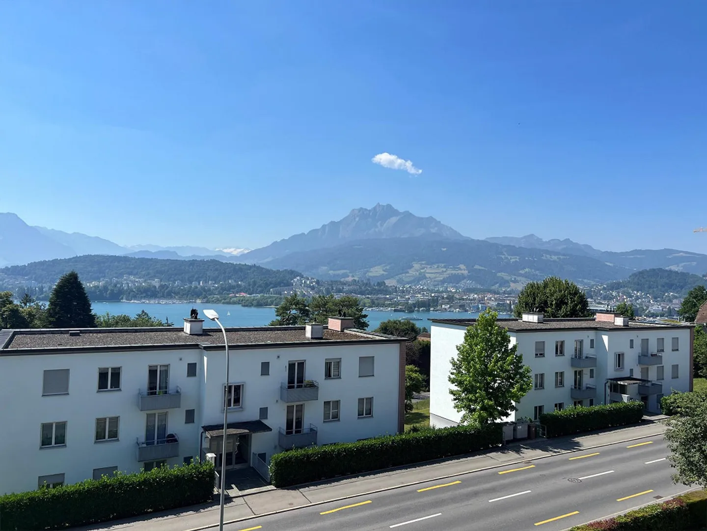 Traumhafte 4.5-Zimmerwohnung mit Panorama-Aussicht in Luzern - Photo 2 of 8