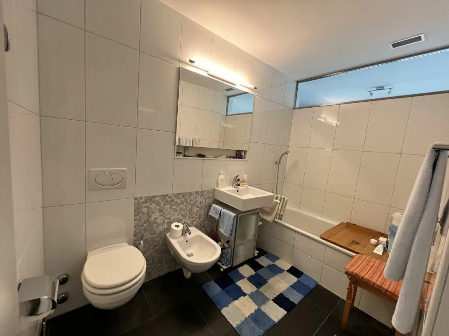 Modern 4.5-room apartment with utility room, 2 underground parking spaces in an optimal location - Photo 5 of 8